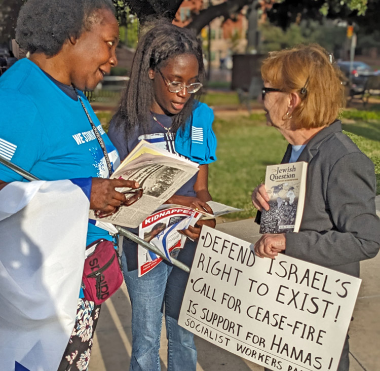 At Fort Worth rally Nov. 5, Alyson Kennedy, SWP candidate for U.S. Senate from Texas, talked to Margarite Woods, daughter Angel Odife. They subscribed to Militant, got two books.