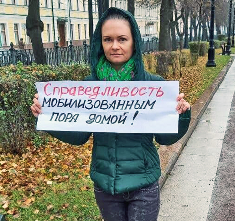 Maria Andreeva holds Moscow protest against Putin’s war on Ukraine.