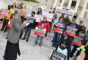 Jan. 23 protest at Alabama State Capitol in Montgomery against execution of Kenneth Eugene Smith, by untested nitrogen protocol. Speaking is Smith’s spiritual advisor, Rev. Jeffrey Hood.