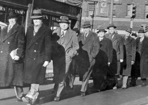 At left, Socialist Workers Party leaders V.R. Dunne and James P. Cannon lead 15 members of SWP, Teamsters Local 544-CIO to Minneapolis federal courthouse, Dec. 31, 1943, to be taken to prison in frame-up for opposing Washington’s entry into second imperialist world war.