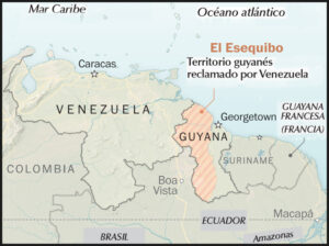Mapa muestra territorio de Guyana que reclama Venezuela. La región es rica en minerales, reservas petroleras. La disputa territorial ha sido usada por políticos venezolanos para movilizar apoyo nacionalista. Gestiones en la región buscan prevenir conflictos, guerra.