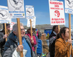 Margaret Trowe lors d’une manifestation de travailleurs de transbordeurs réclamant un contrat, à San Francisco, le 16 avril 2023. La solidarité avec les luttes syndicales est au cœur de la campagne du Parti socialiste des travailleurs.