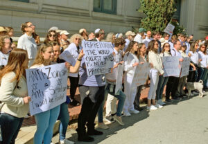 La campaña del PST se unió a opositores del odio antijudío en la Universidad de California en Berkeley el 11 de marzo, en favor de la libre expresión, contra el cierre violento de evento estudiantil judío feb. 26.