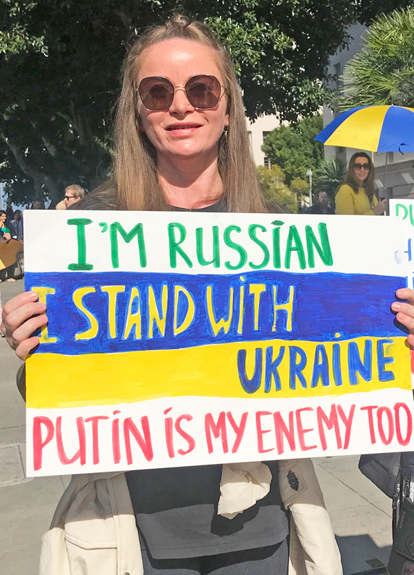 Hundreds protested in Los Angeles Feb. 24 in solidarity with Ukraine’s determined resistance against Russian President Vladimir Putin’s two-year-long invasion. Russian protester above pointed to need for alliance of Ukrainian, Russian working people to defeat Putin’s war.