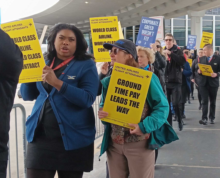 Some 100 Association of Flight Attendants members and supporters picket at Chicago’s O’Hare airport April 11, demanding higher wages, full pay for all the hours worked, livable schedules. 