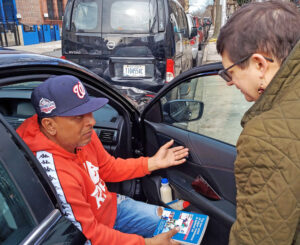 Scaffold worker Angel Sanchez talks to Sara Lobman, SWP candidate for U.S. Senate from New York, March 31 in the Bronx. He got Militant subscription, materials on Rachele Fruit campaign.