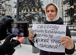 “Solo protest” in Moscow Jan. 6, says, “Freedom for mobilized. Bring back husbands, fathers, sons!” The Way Home group, families of Russian conscripts, denounced Putin’s May 9 rally, “Did our ancestors truly sacrifice their lives so we would be drawn into this [Ukraine] war?”