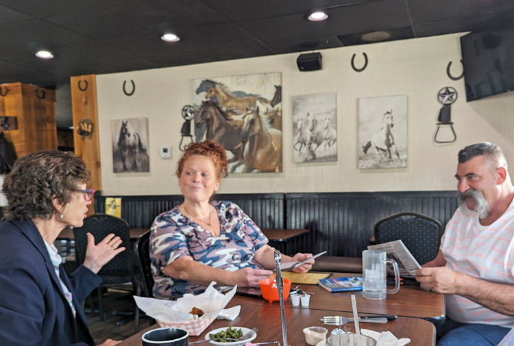 “Only the working class can end disasters like the derailment in East Palestine, Ohio,” said Rachele Fruit, left, SWP candidate for president, at meeting April 22 with Jami Wallace, Unity Council for the East Palestine Train Derailment president, and retired bricklayer Daren Gamble.