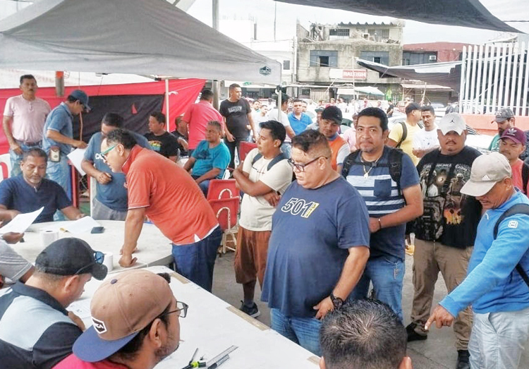 Unionists at ArcelorMittal Mexico vote on proposed contract in Michoacán, Mexico, July 9. Some 3,500 steelworkers, members of the miners union, struck May 24, demanding better wages and working conditions. The company fired 1,200, calling the action illegal.
