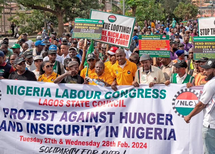 Nigeria Labour Congress protest in Lagos Feb. 27 against government attacks on living conditions. Facing growing debt crisis, capitalist rulers across Africa are targeting working people.