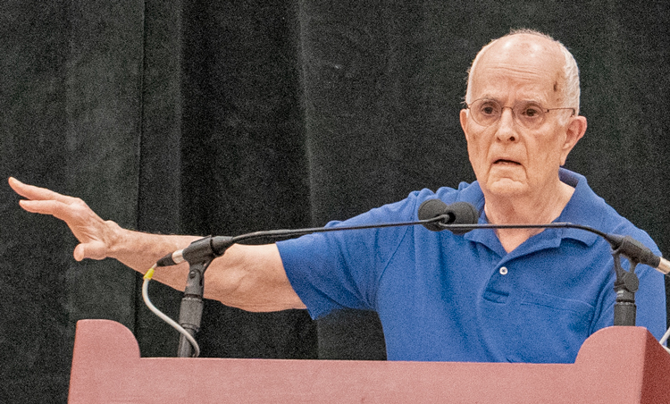 The more mass work we do together with other workers, “the more we draw on and use our program and party’s history,” said Jack Barnes, below, national secretary of Socialist Workers Party, in his opening report to International Socialist Educational Conference in Oberlin, Ohio.