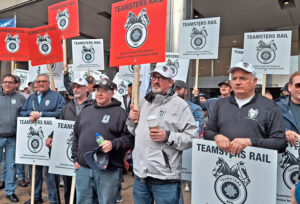 Railworkers picket outside headquarters of Canadian National rail company in Montreal August 22. Workers are fighting for wages, job conditions, safety and livable schedules against bosses, government.