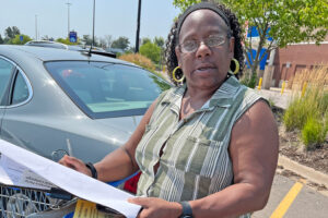 Sherry Hurt, a medical assistant in Maplewood, was “happy to sign the petition” to put SWP presidential candidate Rachele Fruit on the ballot July 31. She also endorsed the campaign.