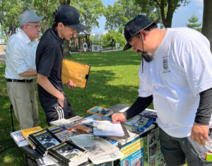 Kevin Dwire, left, SWP candidate for U.S. Senate, and bakery worker Tyler Hurtgen campaigning at 90th anniversary celebration of 1934 Minneapolis Teamster strikes. Rafael Espinoza, a union leader during 2001 UFCW organizing drive at Dakota Premium Foods in St. Paul, signs petition to put Rachele Fruit, the party’s presidential candidate, on the ballot in Minnesota.