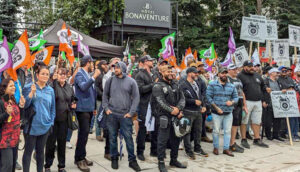 Teamster rail workers at Canadian National join picket of CSN hotel workers at the Bonaventure in Montreal Aug. 22. Rail workers at CN and Canadian Pacific Kansas City have walked out in nationwide fight for safety.