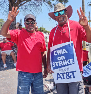 “We have gotten a lot of support from other unions,” striker Dennis Lawrence, right, told the Militant on picket line Aug. 26 in East Point, Georgia. CWA member Kelvin Gordon on left.