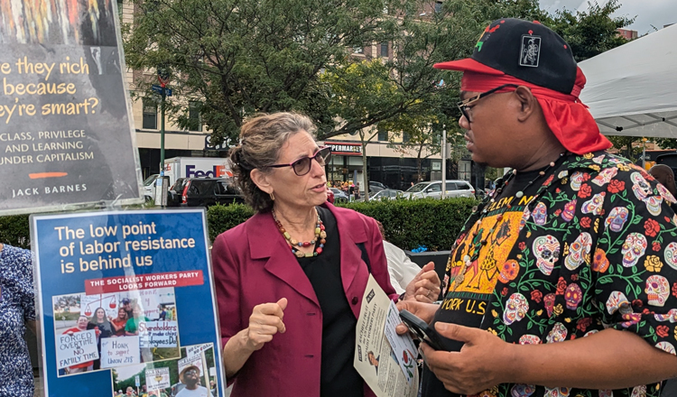 During a visit to Harlem Book Fair in New York, Sept. 7, Rachele Fruit spoke with many interested in working-class alternative to the bosses’ parties, the Democrats and Republicans.