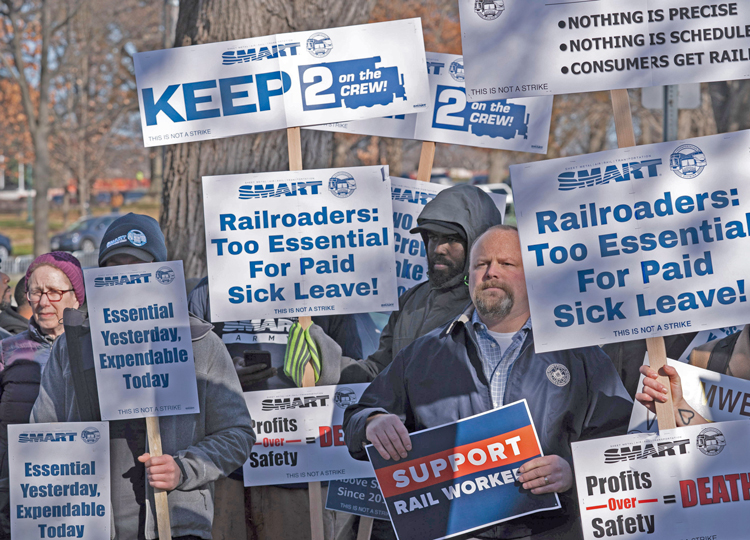 Rail union members protest in Washington, D.C., Dec. 13, 2022, after Biden, bipartisan Congress imposed rail contract and banned planned strike. “What’s needed is for workers to take political power into our own hands,” said Joanne Kuniansky, left, SWP 2024 candidate for Senate.