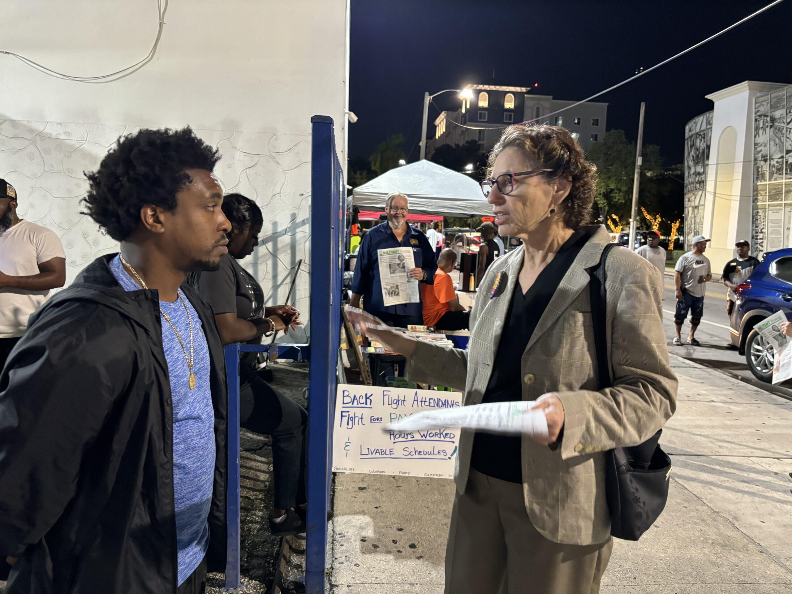 Rachele Fruit, SWP candidate for U.S. president, campaigns with supporters at International Longshoremen’s Association Local 1416 hall in Miami Sept. 15. ILA member Deon Barner talked with Fruit about fight with port bosses, possible strike when union contract expires Oct. 1.