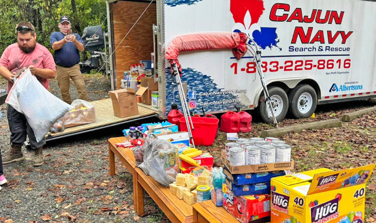 Voluntarios de Cajun Navy en Louisiana viajaron a áreas afectadas en Carolina del Norte para ayudar con los esfuerzos de recuperación tras huracán Helene.