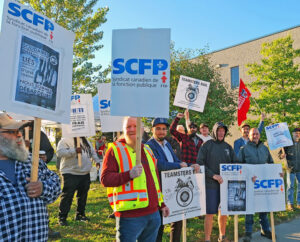 Teamsters join in solidarity as over 300 Montreal port workers, members of Canadian Union of Public Employees Local 375, begin a three-day strike Sept. 30 at two terminals run by Termont. Bosses handle 41% of container traffic at Canada’s second-largest port.