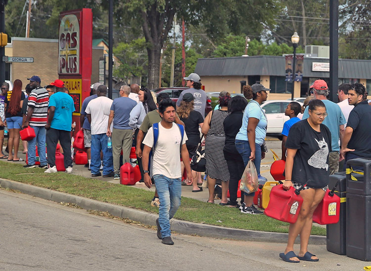 Facing social crisis after Hurricane Helene, working people line up for gas Sept. 29 in North Augusta, South Carolina. Workers, farmers are hit hardest by lack of government preparation.