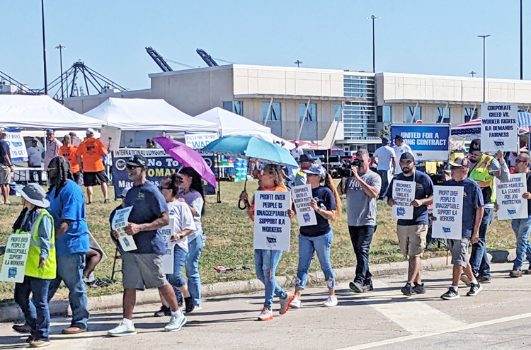 International Longshoremen’s Association members on picket line in Seabrook, Texas, Oct. 2. After wage increase was won, the union extended old contract until Jan. 15, and workers returned to work while other key issues, including jobs and automation, are negotiated.