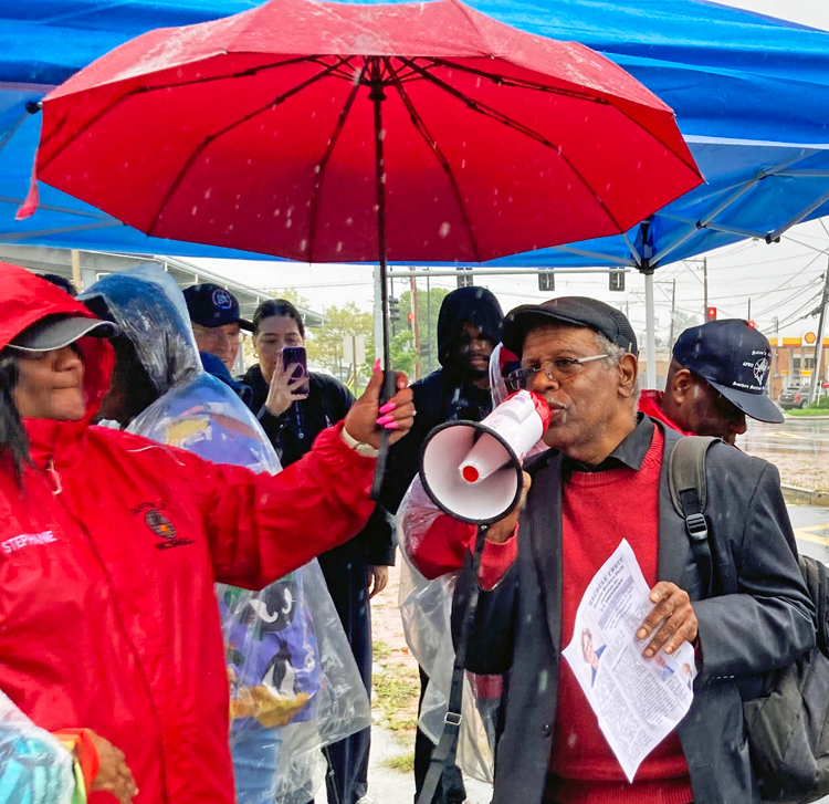 James Harris, Socialist Workers Party candidate for Washington, D.C., delegate to Congress, speaks at rally at northeast D.C. post office of postal workers union fighting for a new contract.