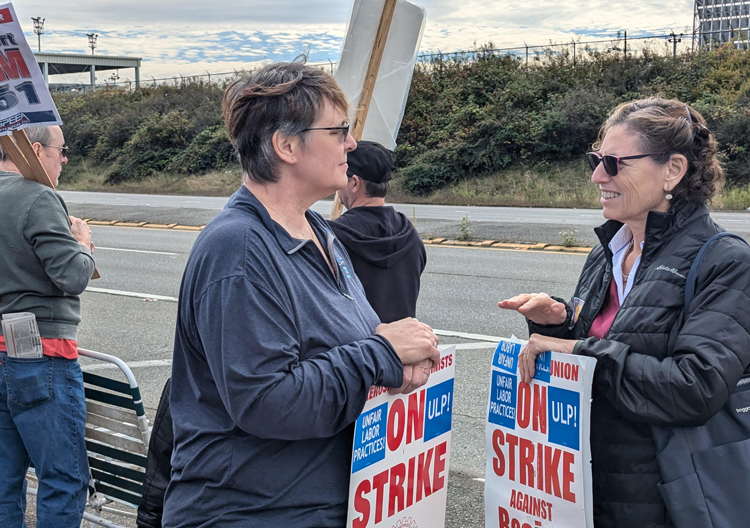 Rachele Fruit, right, SWP candidate for U.S. president, speaks to Kate McKinney, a Boeing structural mechanic, Oct. 5 on picket line in Everett, Washington. “Jewish people have been persecuted forever,” McKinney said, pointing to attacks on Jewish students at U.S. campuses.