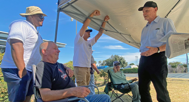 Dennis Richter, SWP candidate for vice president, right, joins in solidarity with Georgia Pacific strikers, members of ILWU Local 6, Oct. 7. From left: Raymond Domingue, Steve Moffett, Jimmie Arnold III and Jose Rivera. “We need our own party, a party of labor,” said Richter.