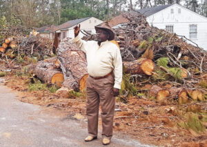 “Trees are down everywhere,” Willie Head, who has a small farm near Valdosta, Georgia, told the Militant Oct. 6. Like other farmers, Head is dealing with damage to home and his farm.