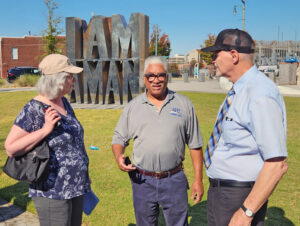 Kermit Moore, president of the Memphis NAACP, center, told Dennis Richter, SWP candidate for vice president, and campaign supporter Amy Husk about the I Am A Man Plaza created to introduce the fight by 1,300 Black sanitation workers in February 1968 to new generations.