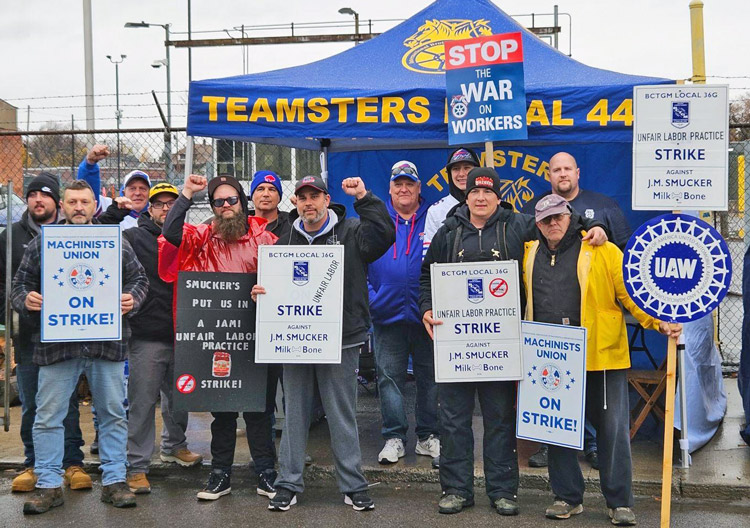 Teamster Local 446 members join BCTGM Milk-Bone strikers Nov. 10 in Buffalo, New York.