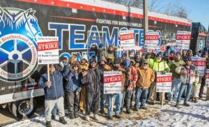 Teamsters Local 727 members picket 10 Roads Express in Park Ridge, Illinois, Feb. 23. More than 500 truck drivers in eight states are on strike against company’s demand for wage cuts.