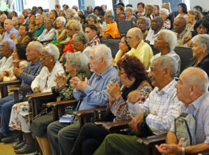 Más de 200 estudiantes y maestros voluntarios asistieron a evento en la Universidad de La Habana para celebrar contribuciones de Cátedra del Adulto Mayor a la revolución, 24 de feb.