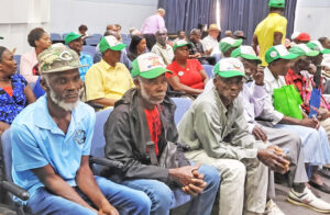 Cañeros haitianos en conferencia en Santo Domingo, 18 de marzo. La mayoría de cañeros, trabajadores agrícolas y de la construcción en la República Dominicana son de descendencia haitiana, lo que representa un componente importante de la clase trabajadora en el país.