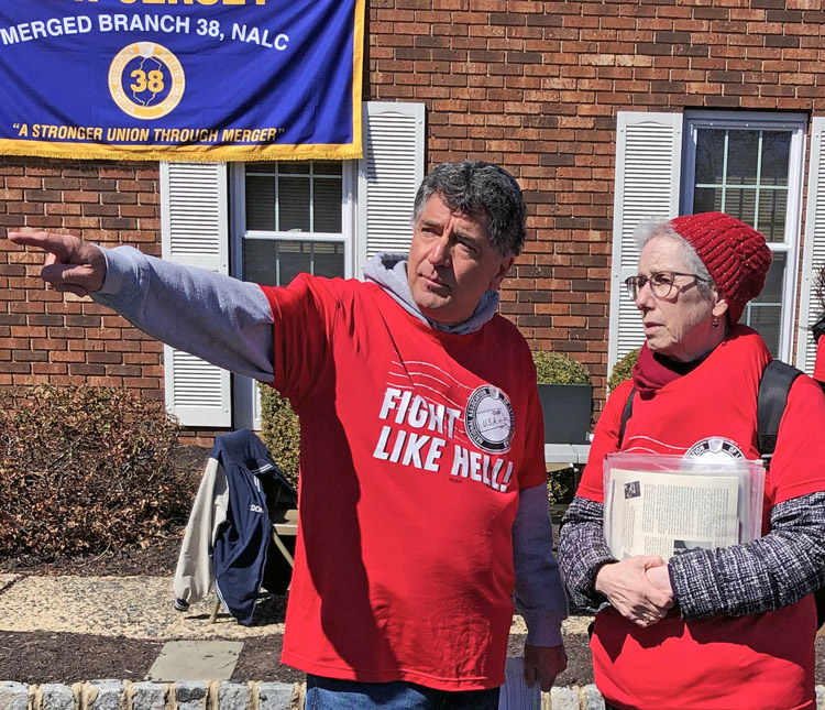 Joanne Kuniansky, SWP candidate for New Jersey governor, with Joe Rutkoski, NALC Branch 38 president, at March 23 rally in Springfield, N.J., against threatened cuts in postal service.
