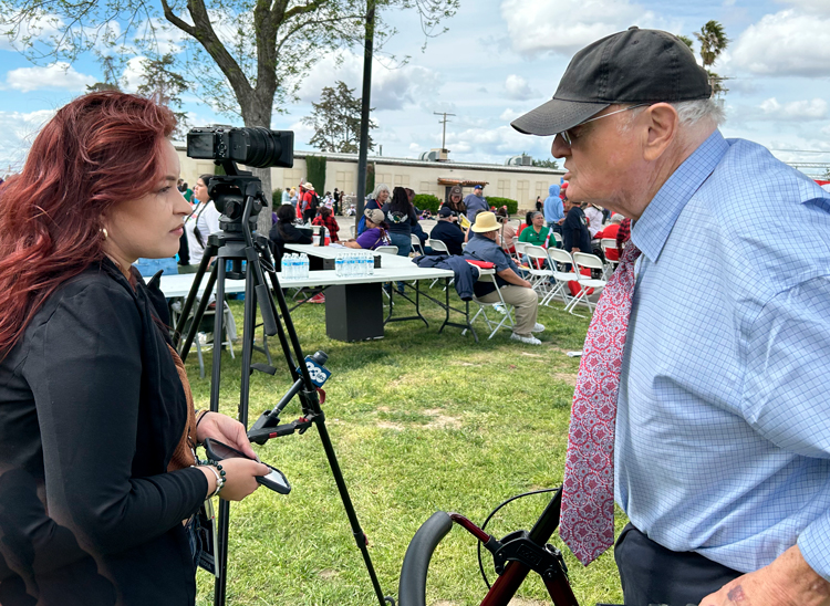 Norton Sandler, SWP candidate for governor of California, speaks to ABC Bakersfield reporter at march of thousands defending immigrant rights in Delano, California, March 31.