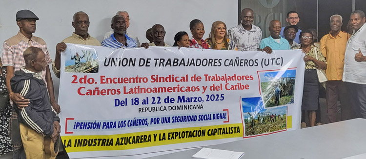 Cañeros y delegados internacionales en encuentro de Unión de Trabajadores Cañeros en Santo Domingo, República Dominicana, 20 de marzo. La conferencia también brindó a los cañeros la oportunidad de conocer sobre las luchas de trabajadores en otros países.