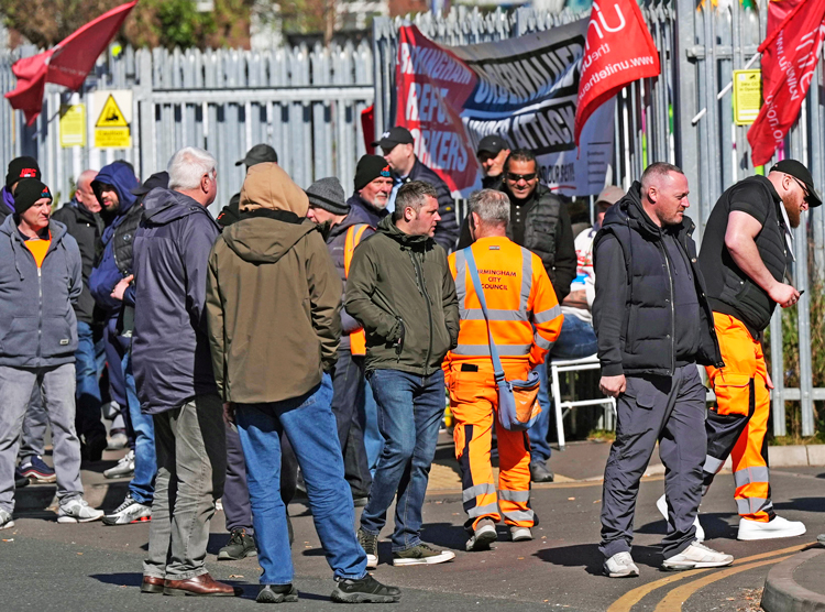Members of Unite union on picket line in Tyseley, Birmingham, England, April 1. Hundreds of refuse workers are on strike against Birmingham City Council’s demand for job and wages cuts.