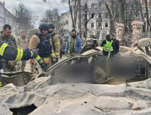Russian ballistic missiles ripped through Sumy, Ukraine, April 13, killing at least 35 people and wounding 84. Washington seeks to lay groundwork for alliance with Moscow against Beijing.