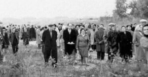 1966 rally at Babyn Yar, Ukraine, commemorates 25th anniversary of Nazi pogrom murdering 33,000 Jews, Sept. 28-29, 1941. Inset, Ivan Dzyuba, Marxist author of Internationalism or Russification? He told rally, “Babyn Yar is a tragedy of all mankind, but it happened on Ukrainian soil. And therefore, a Ukrainian has no right to forget it anymore than a Jew. Babyn Yar is our common tragedy, a tragedy for both the Jewish and Ukrainian nations.”