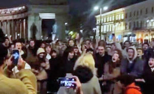 Rusia: Cientos protestan contra guerra de Putin en Ucrania.