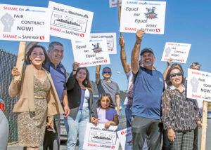Workers at the Safeway bread plant in Richmond, California, members of BCTGM Local 125, rally Oct. 5, part of fight for a new contract with a wage raise. Unionists were victorious.