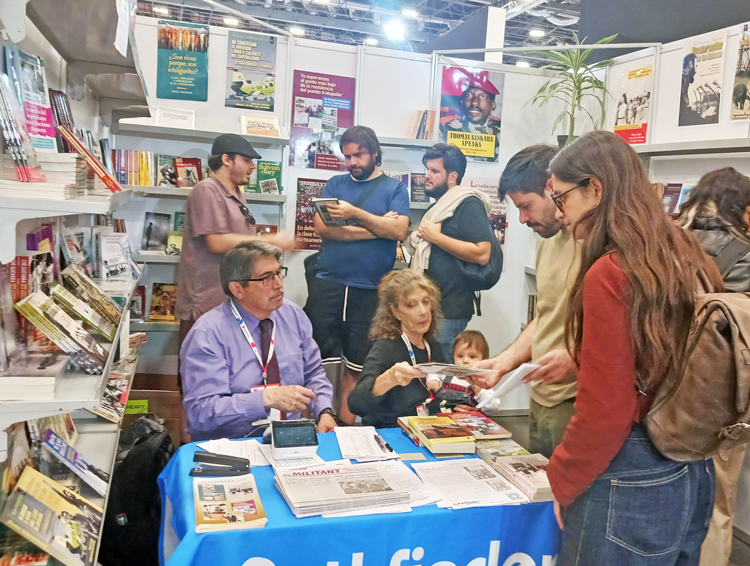Hundreds visited the Pathfinder booth at Guadalajara book fair in Mexico in December, interested in books by Socialist Workers Party leaders, Cuban and other revolutionaries worldwide.