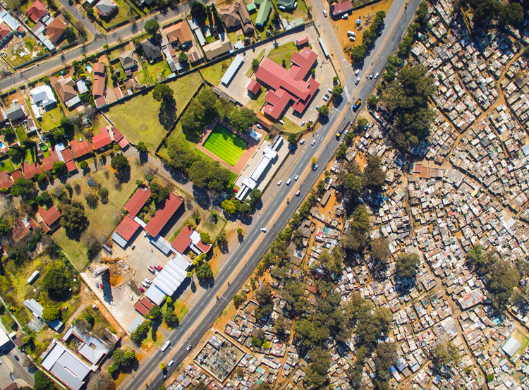 Vast disparities between social classes counterposed in Johannesburg, 2016. Claiming to fight “inequality emergency,” some G20 forces attack Washington’s place as top imperialist power