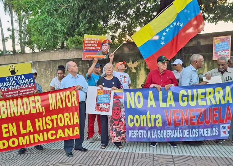 Protest in Santo Domingo Dec. 10 says, “No to war against Venezuela!” and “Yankee hands off Venezuela!” National Popular Coordinating Committee condemned government of Dominican Republic for joining Washington in threatening military maneuvers against Venezuela.