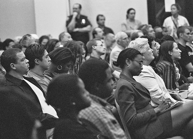 En 2002, Dreke habló ante 3 mil personas durante una gira de siete ciudades en EE.UU. sobre “Cuba y África: De 1959 hasta hoy”, incluyendo en la Universidad Internacional de Florida en Miami. 