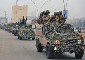 L’armée syrienne défile à Alep le 8 décembre. Avec l’accord des États-Unis, elle a attaqué?les Forces démocratiques syriennes dirigées par les Kurdes et pénétré profondément?dans leur territoire le 18 janvier, un sérieux coup à l’autodétermination kurde.