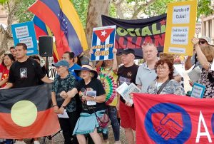 “End U.S. blockade of Cuba and Venezuela!” demanded 70 people at Sydney Town Hall Feb. 28. Protest was called by Australia-Cuba Friendship Society and Venezuela Solidarity Network.